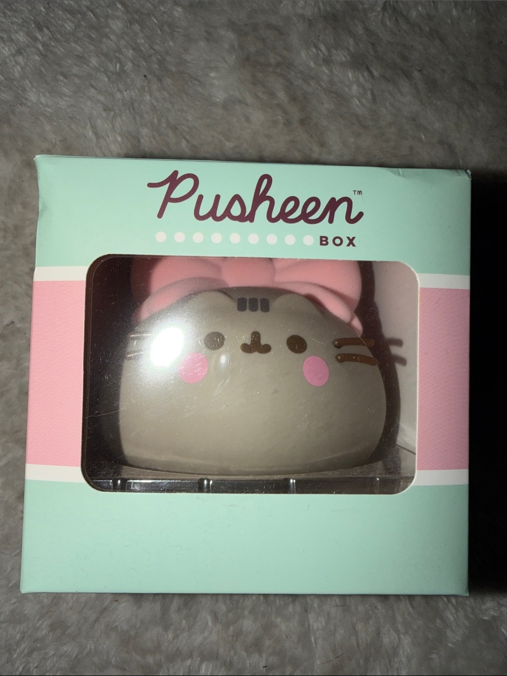Pusheen Pink & Cream Pusheen Ribbon Bow Vinyl Figurine